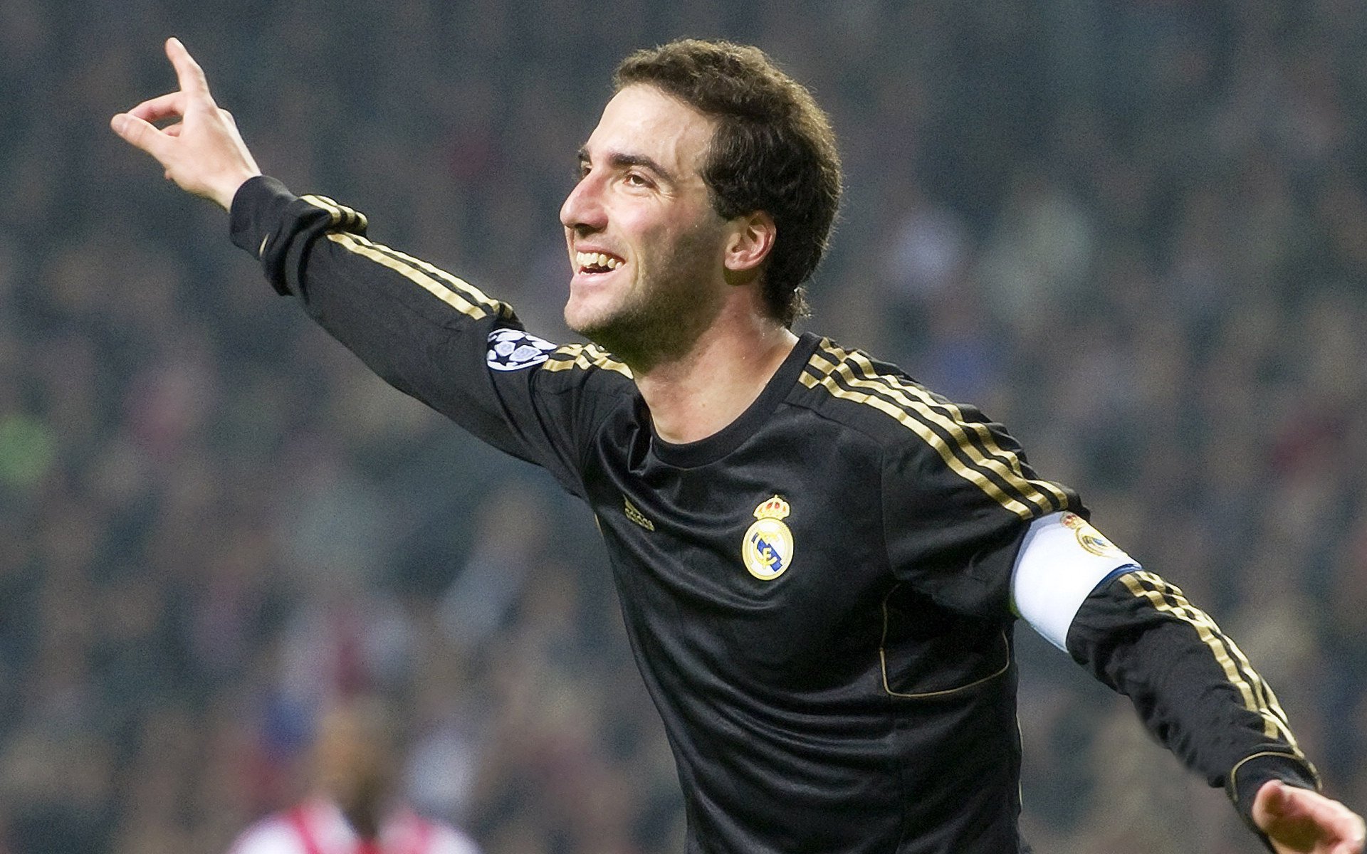 克莱尔在200米自由泳中展现节奏感，克莱尔跳高